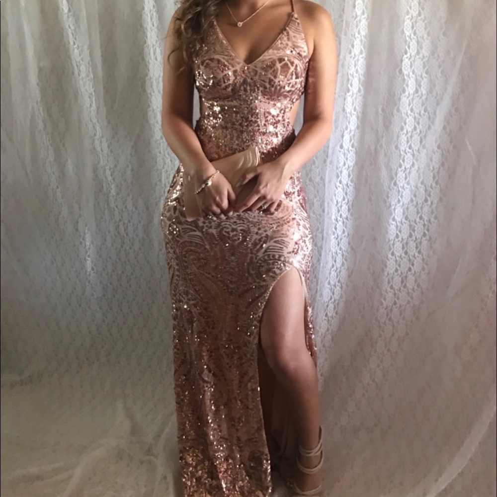 GORGEOUS PROM DRESS !!!